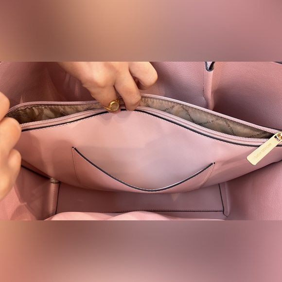 Michael Kors Emilia tote bag. - Picture 5 of 6